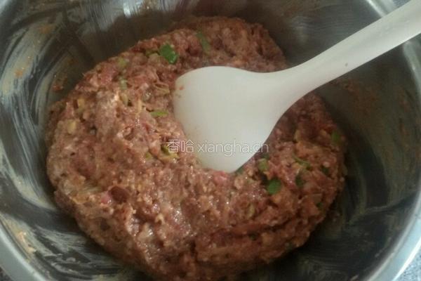豆角羊肉饺子的做法图解1
