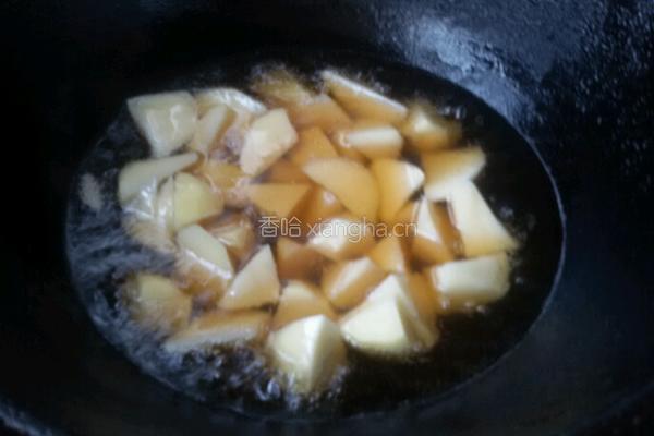 土豆烧牛肉的做法图解1