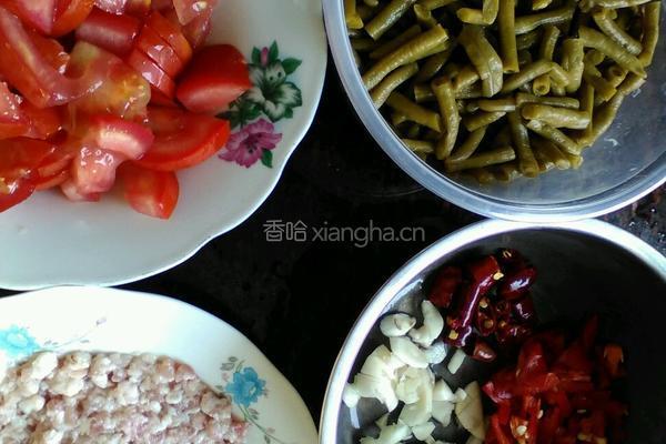 惹眼酸豆角的做法图解1