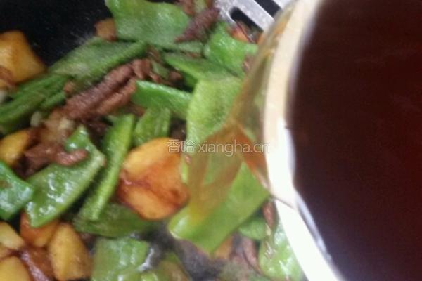 牛肉丝土豆烧豆角的做法图解7