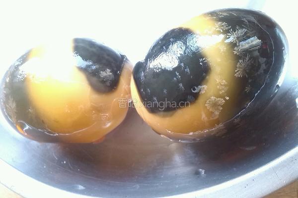 皮蛋拌豆腐的做法图解2