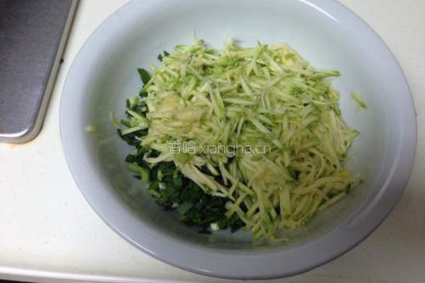 南瓜鸡蛋馅儿水饺的做法图解3