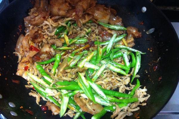 尖椒盐菜回锅肉的做法图解6