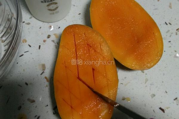 香芒奶昔的做法图解2