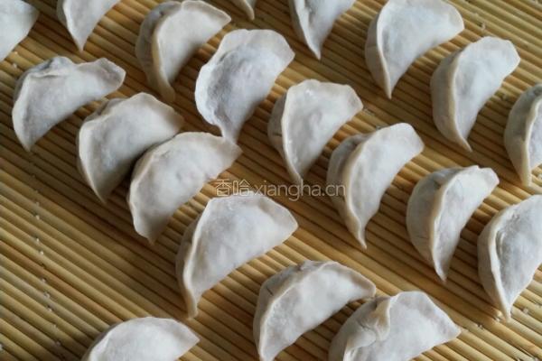 胡萝卜牛肉饺的做法图解5