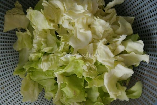 孜然包菜洋葱的做法图解1