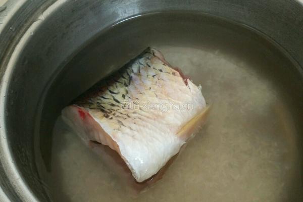 鱼肉粥的做法图解2
