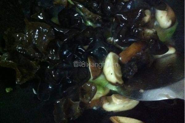 木耳炒丝瓜的做法图解4