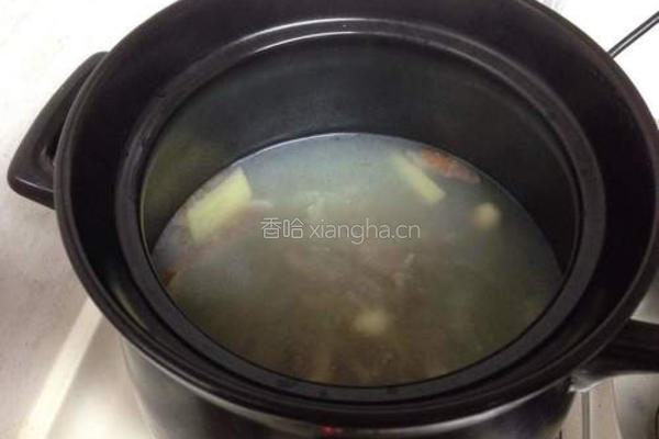 莲子猪肚养生汤的做法图解10