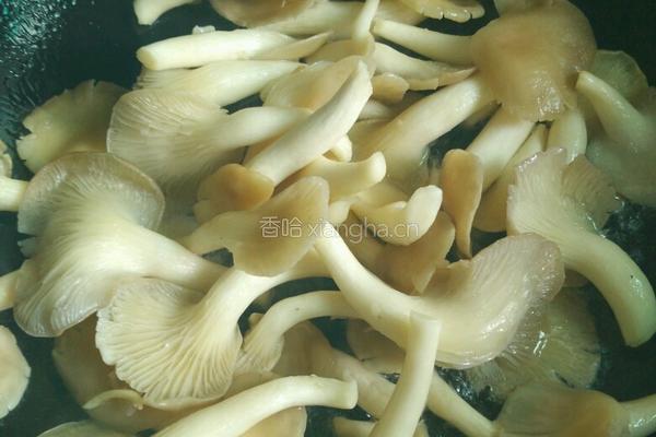 芦笋炒木耳的做法图解4