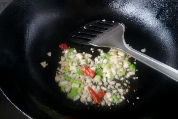 黄豆芽炒香菇的做法图解6