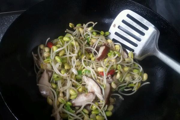黄豆芽炒香菇的做法图解7