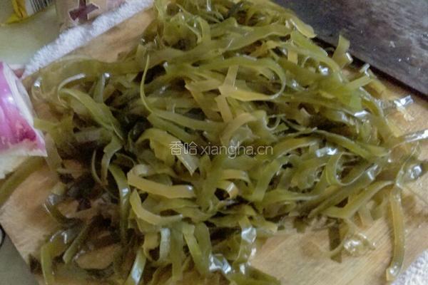咸肉片炒海带的做法图解2
