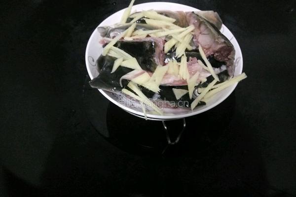 剁椒鱼头的做法图解2