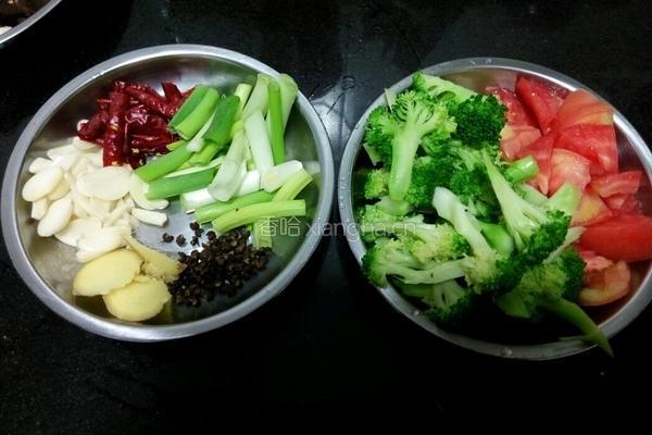 鸭子煲的做法图解2