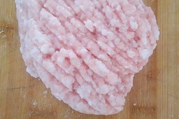 水晶萝卜肉馅煎饺的做法图解1