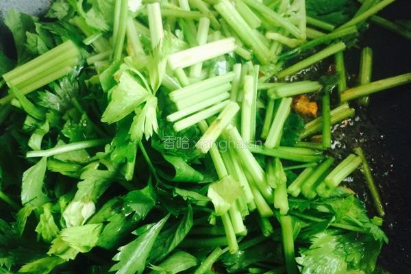 芹菜炒肉的做法图解5