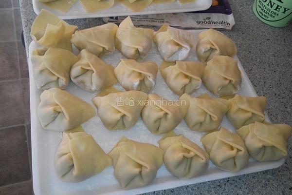 白菜虾仁香菇馄饨的做法图解5