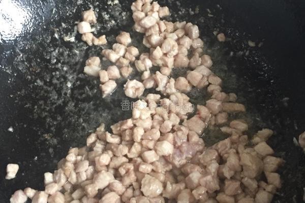 毛豆炒肉丁的做法图解5