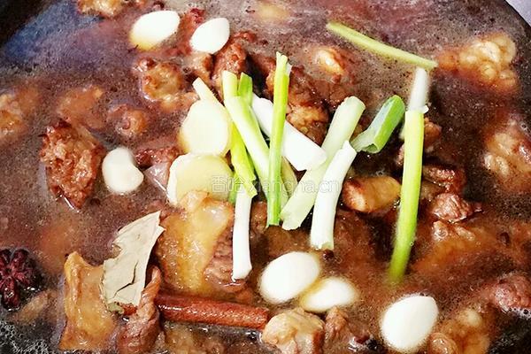 酱炖牛筋肉的做法图解8