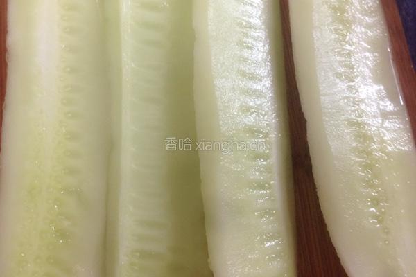 青瓜炒鱿鱼的做法图解1