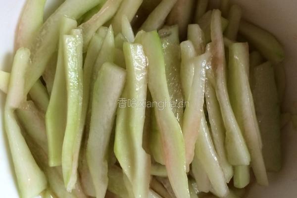 凉拌西瓜皮的做法图解3