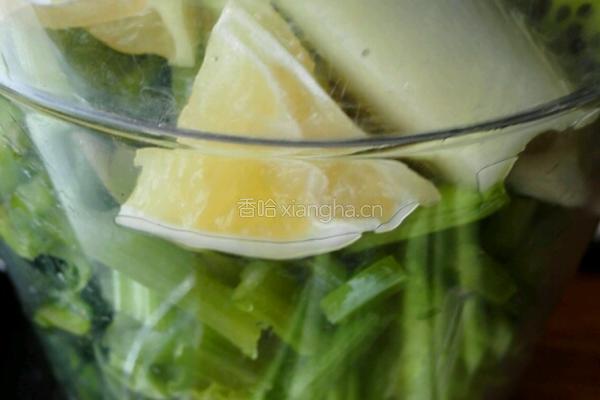 自制Hey Juice排毒果蔬汁第一杯的做法图解2