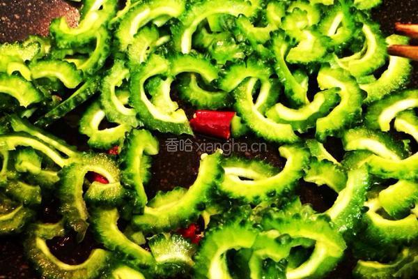 豆腐鸡蛋炒苦瓜的做法图解6
