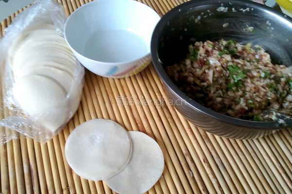 超简单酥脆水煎饺的做法图解2