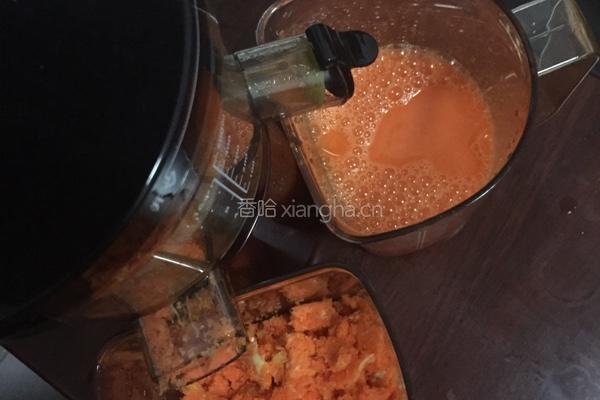 胡萝卜柳橙汁的做法图解5