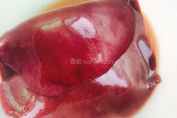 洋葱炒猪肝的做法图解1