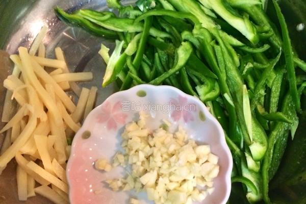 青椒炒肉丝的做法图解2