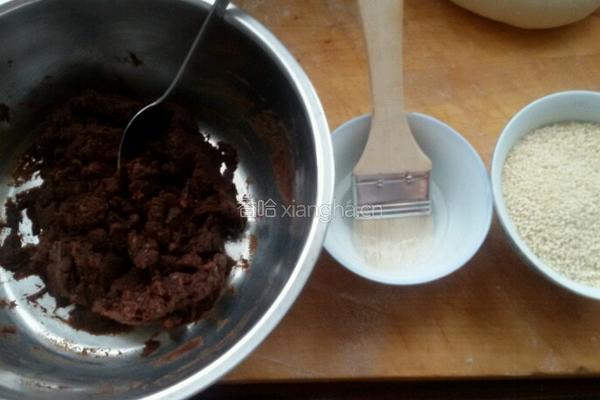 红豆芝麻饼的做法图解1