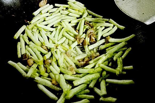 干煸豆角的做法图解5