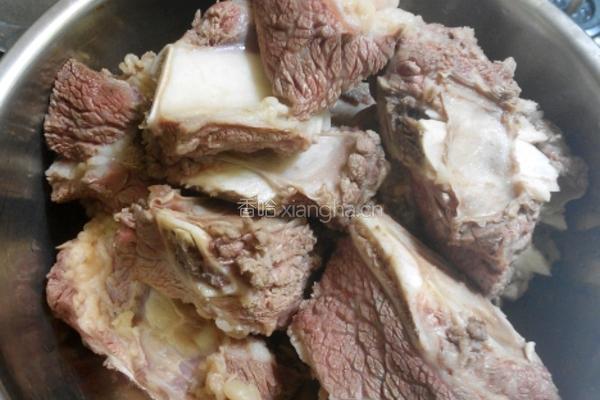 啤酒土豆烧牛排的做法图解1