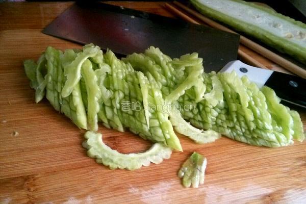 苦瓜烘蛋的做法图解1