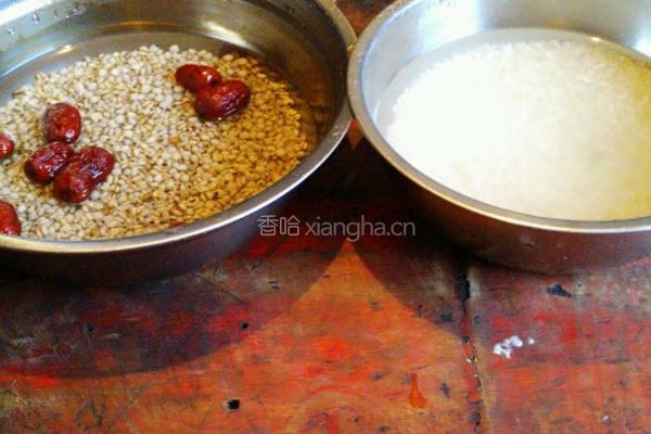 薏米红豆粥的做法图解3