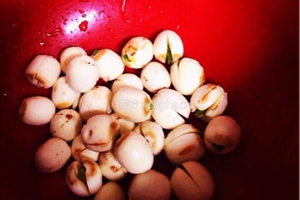 木瓜莲子银耳羹的做法图解1