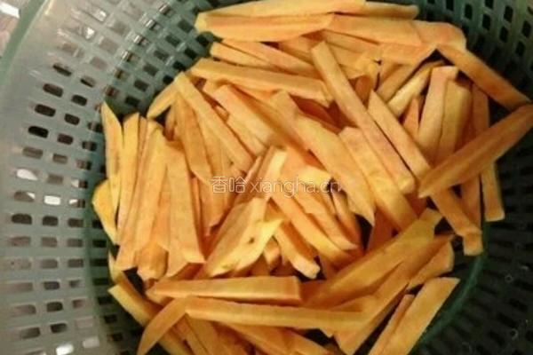 拔丝红薯的做法图解1