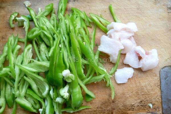 肉丝青椒豇豆的做法图解1
