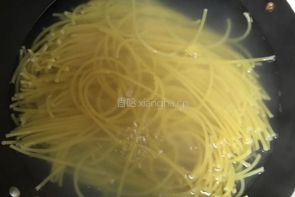 番茄牛肉烩意大利面的做法图解2