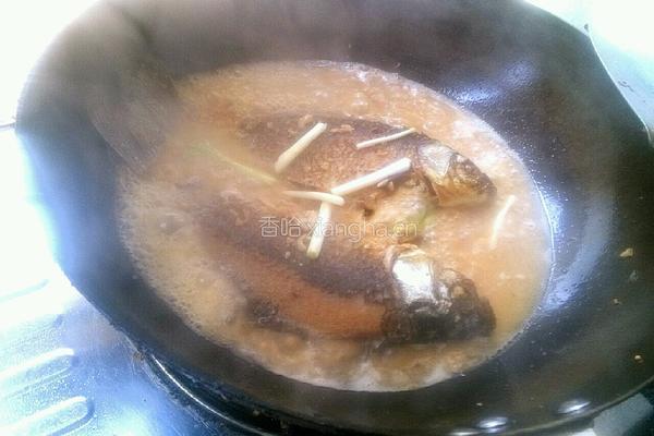 蕃茄烧鲫鱼的做法图解5