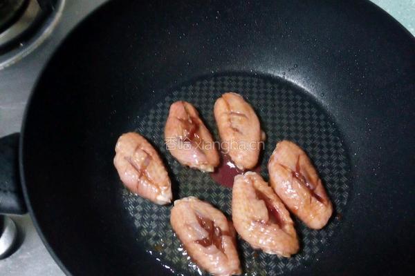 叉烧汁鸡翅的做法图解3
