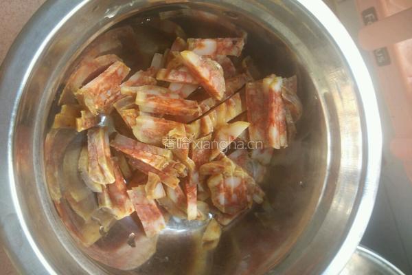 蒜苗腊肠蛋炒饭的做法图解3