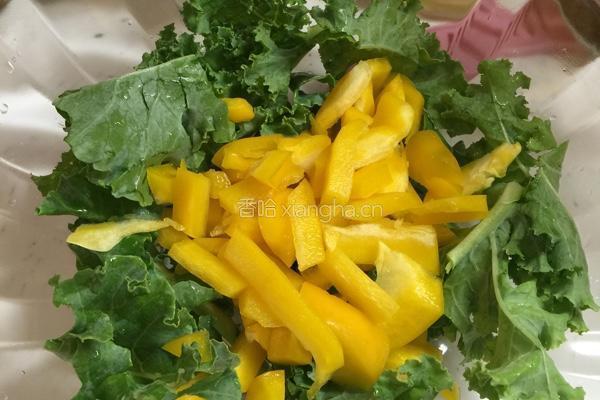 宁宁瘦身鸡肉沙拉的做法图解2