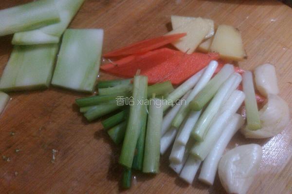 西兰花炒鲜鱿的做法图解3