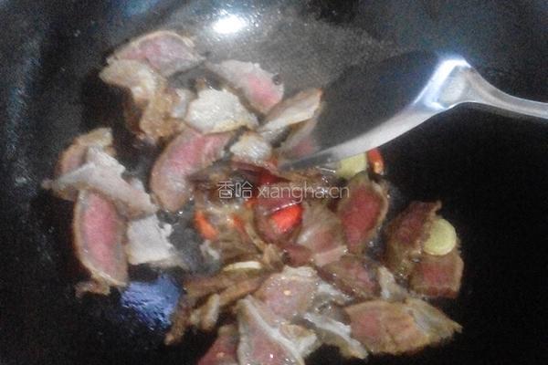 青蒜炒腊肉的做法图解4