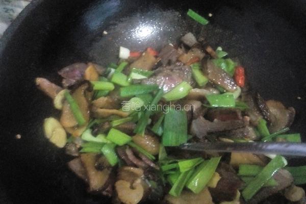 青蒜炒腊肉的做法图解7