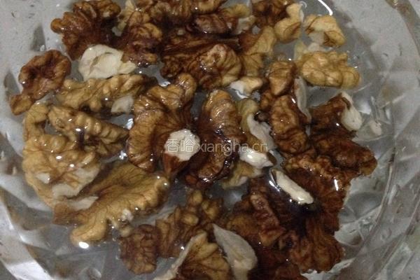 巧克力核桃蛋糕卷的做法图解1