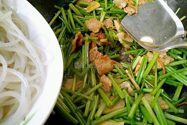芹菜炒粉条的做法图解7